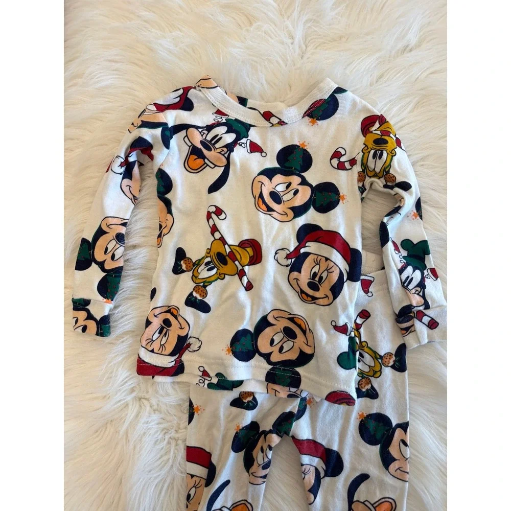 Gap Disney Mickey Christmas pajama set size 12-18m